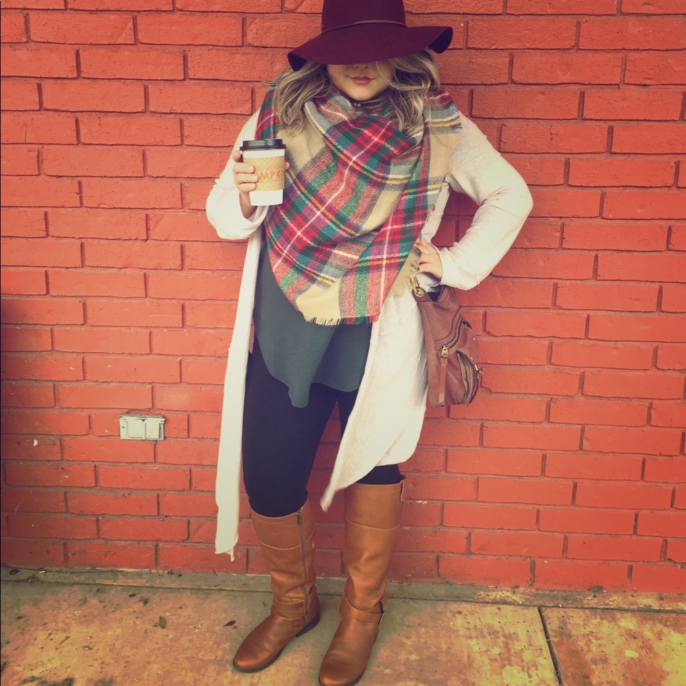 Meet your Posher, Caitlin